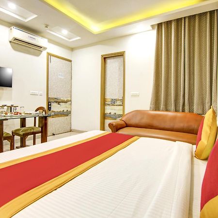 Gracious By Vishesh Hotels & Home Stay Нью-Дели Экстерьер фото