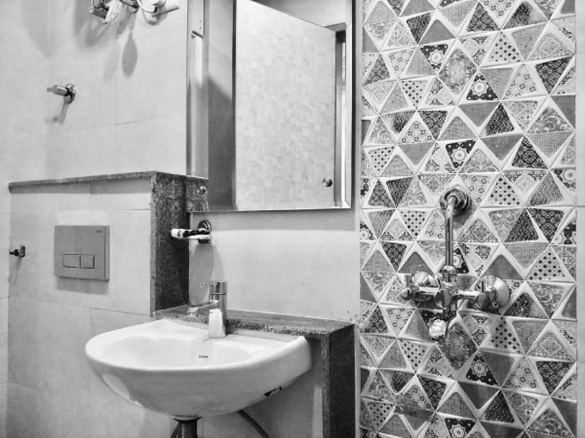 Gracious By Vishesh Hotels & Home Stay Нью-Дели Экстерьер фото