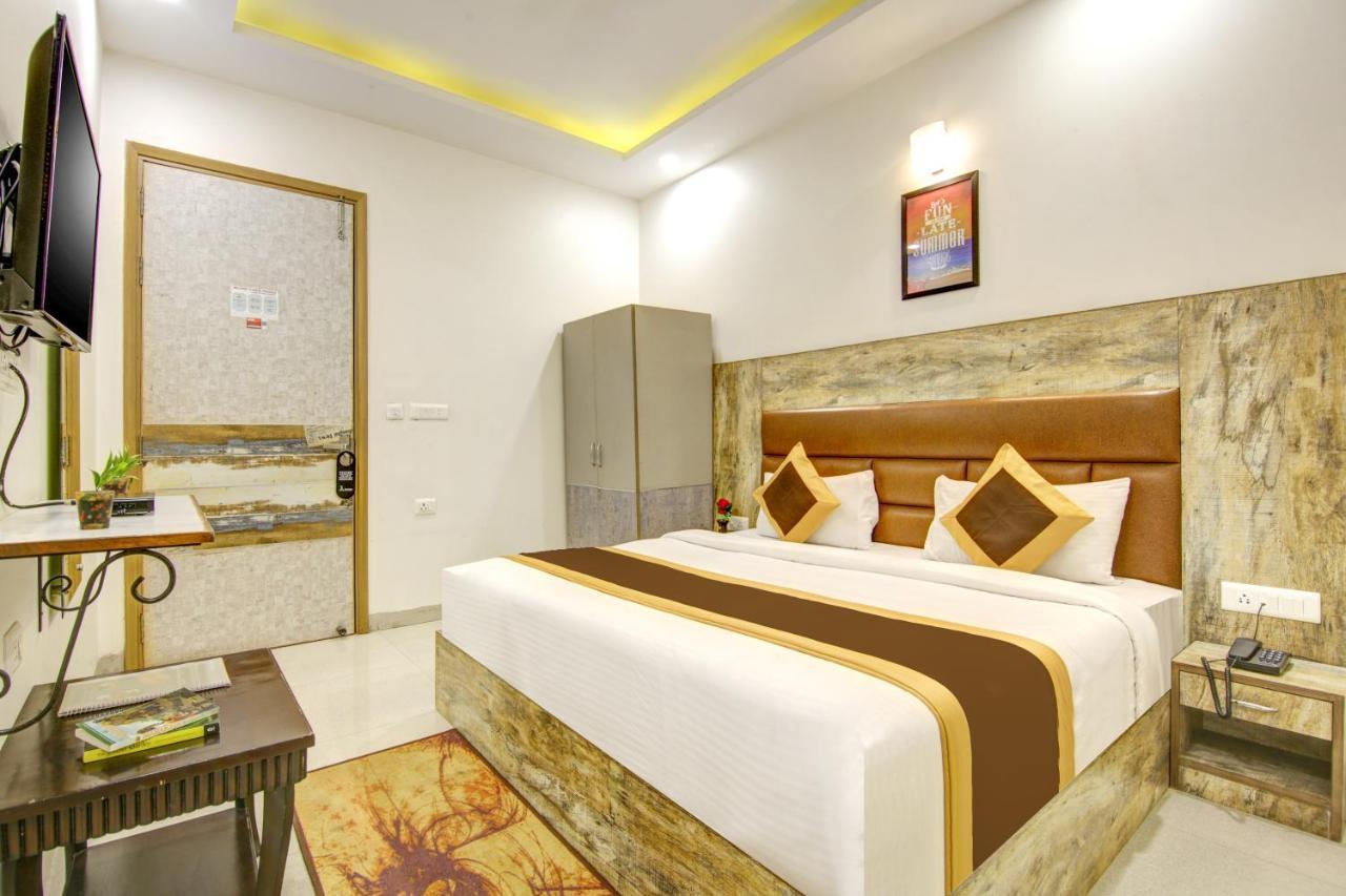Gracious By Vishesh Hotels & Home Stay Нью-Дели Экстерьер фото