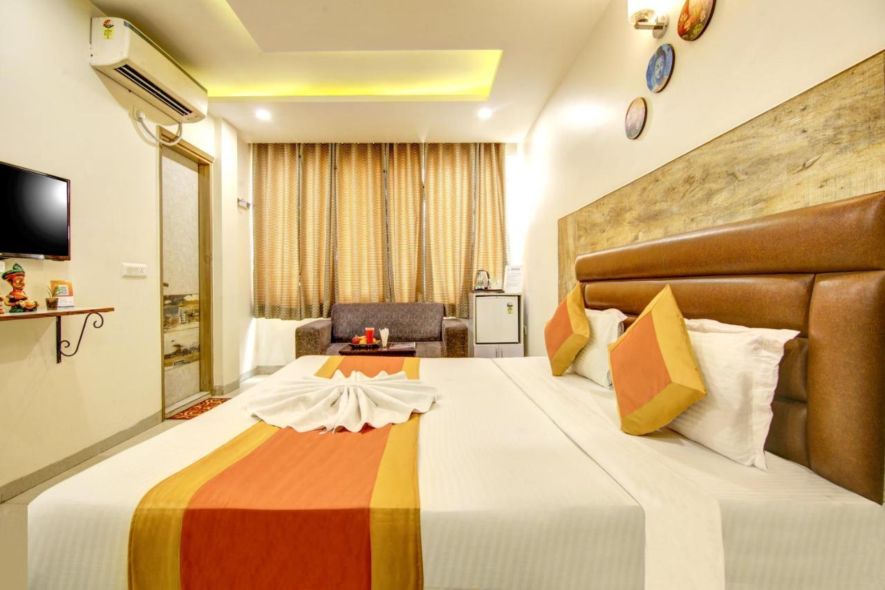 Gracious By Vishesh Hotels & Home Stay Нью-Дели Экстерьер фото