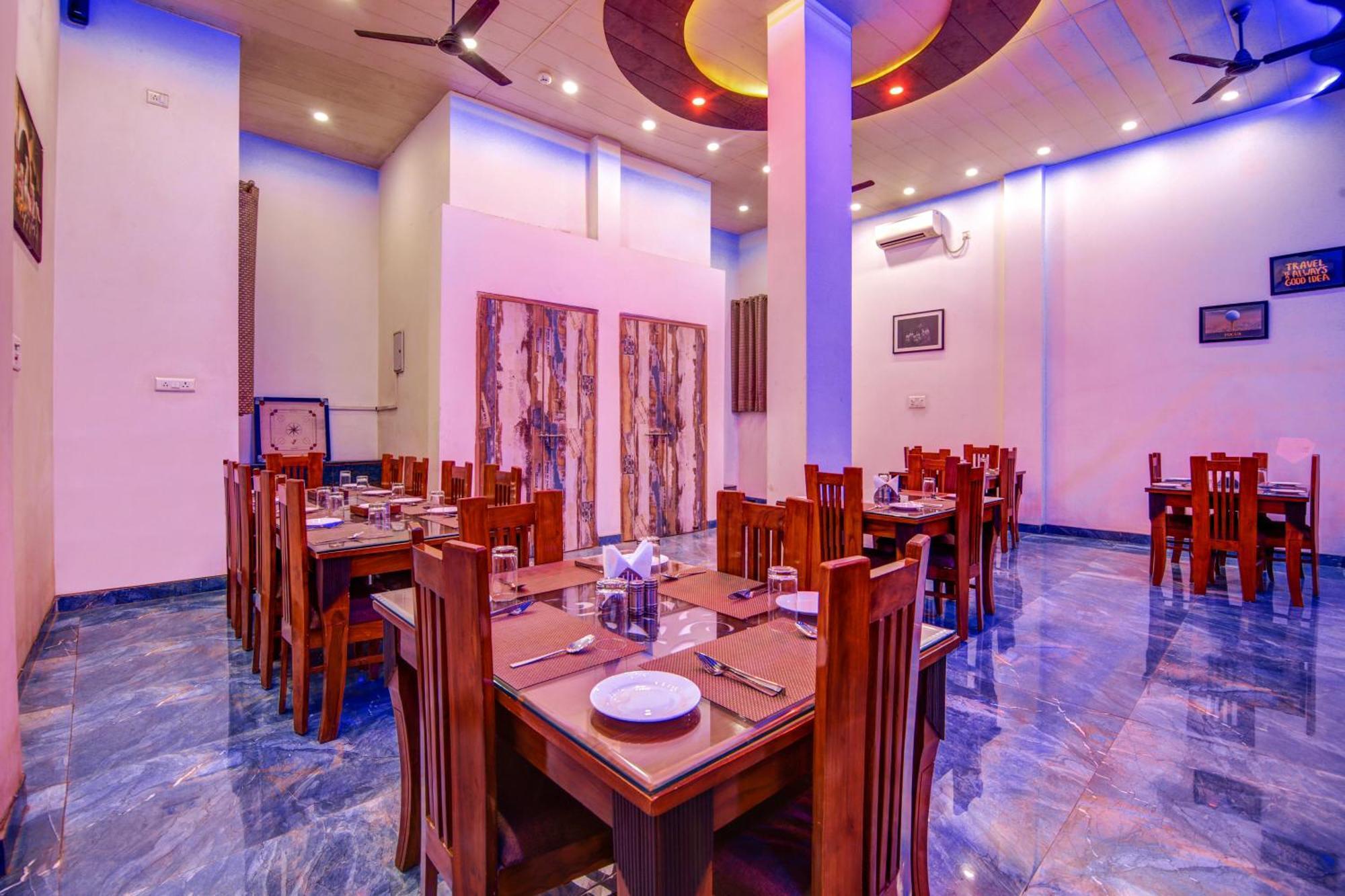Gracious By Vishesh Hotels & Home Stay Нью-Дели Экстерьер фото