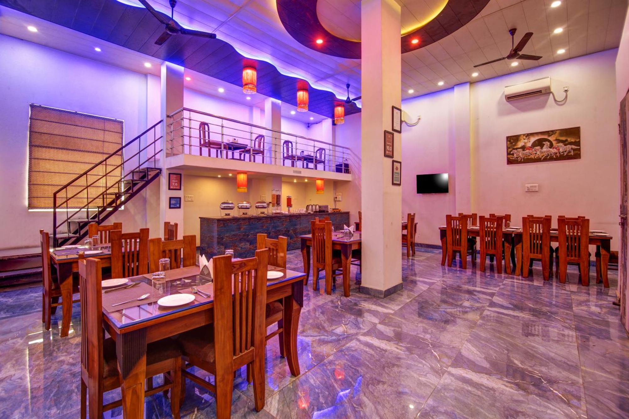Gracious By Vishesh Hotels & Home Stay Нью-Дели Экстерьер фото