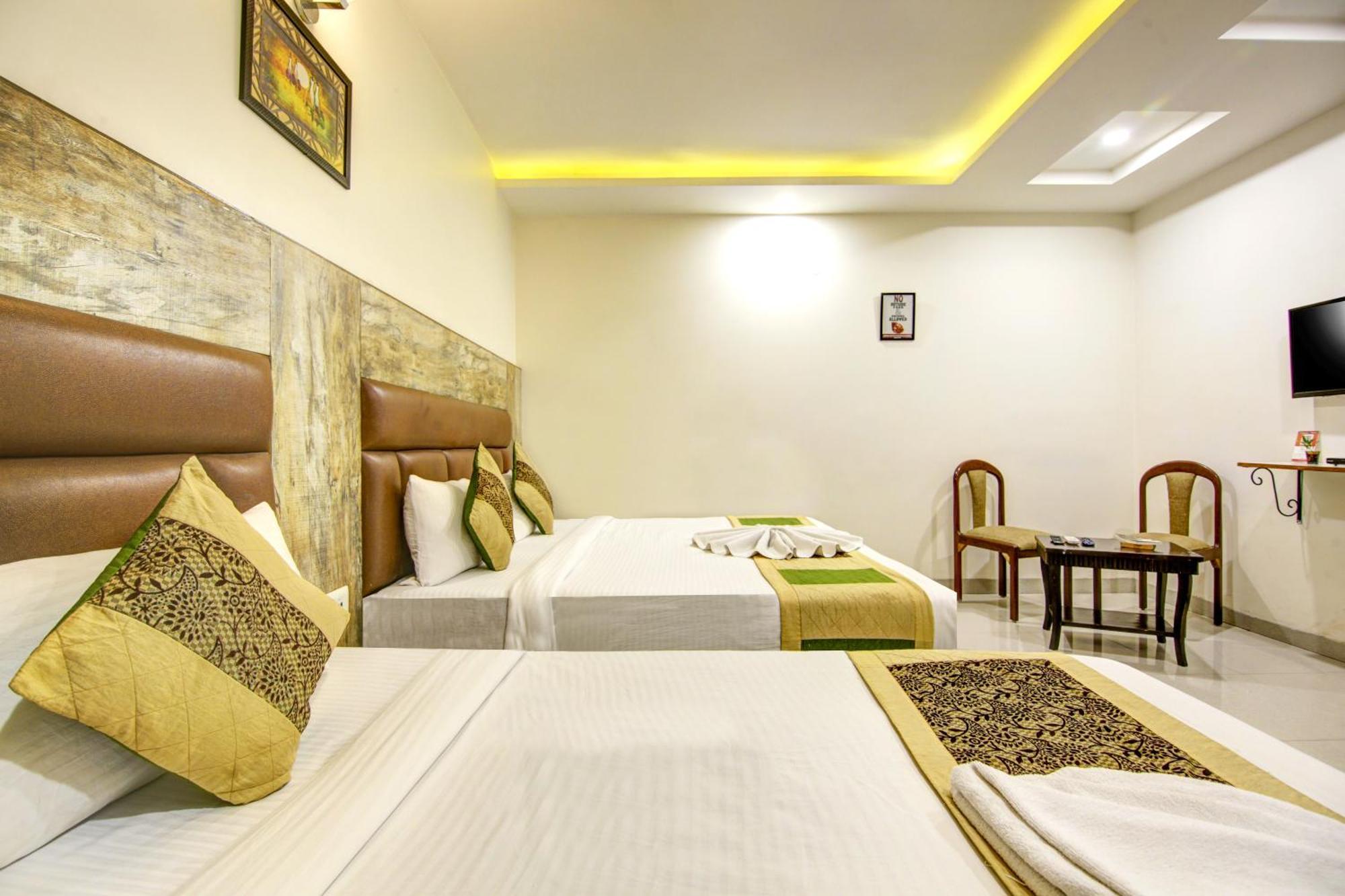 Gracious By Vishesh Hotels & Home Stay Нью-Дели Экстерьер фото